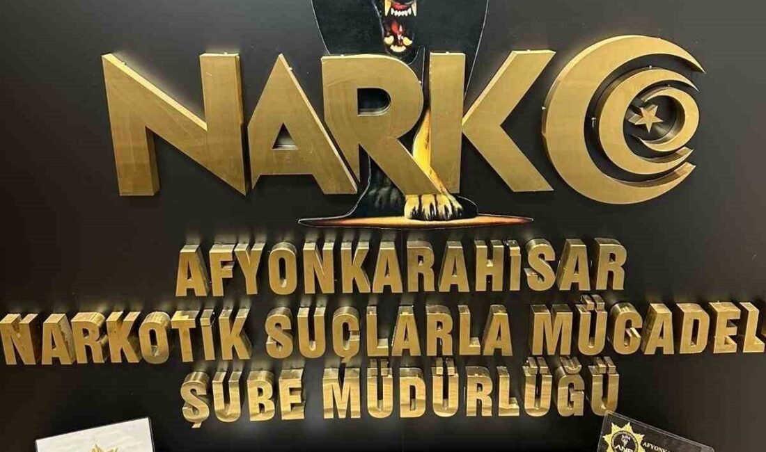 Afyonkarahisar’da gerçekleştirilen uyuşturucu operasyonunda 280 adet uyuşturucu hap bulunduran bir