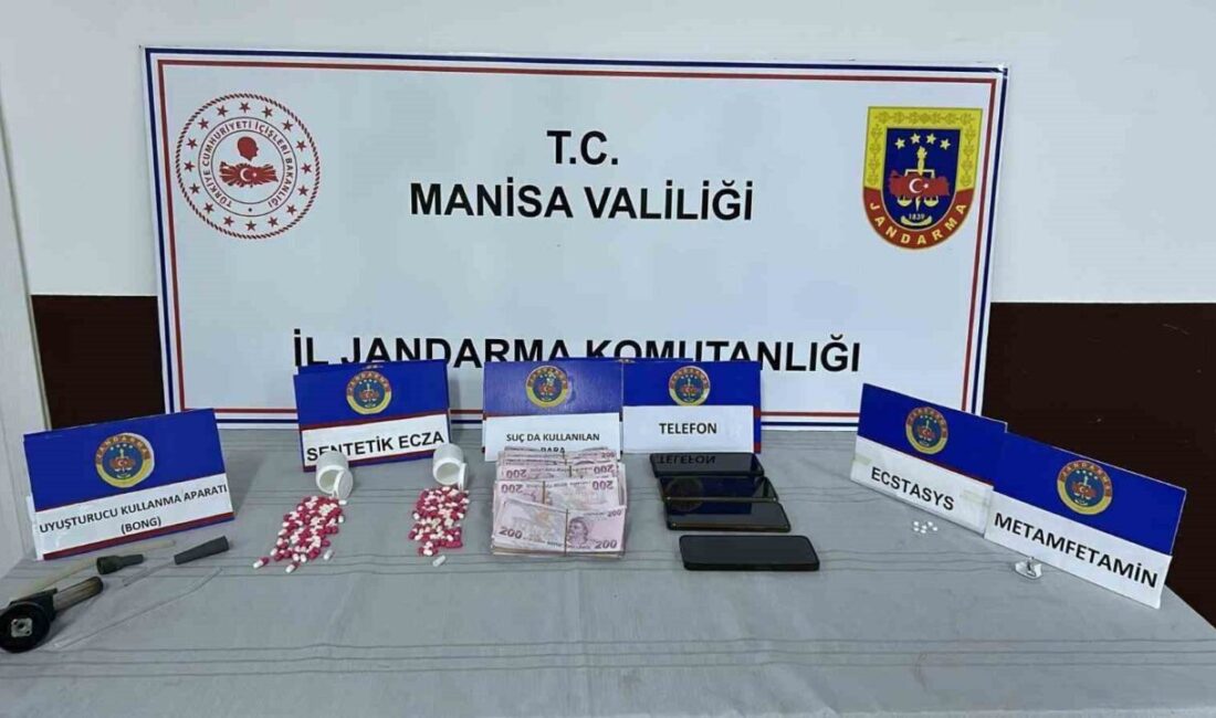 Manisa’nın Akhisar ilçesinde, Gebze-Orhangazi-İzmir Otoyolu’nda yapılan bir arama sonucunda uyuşturucu