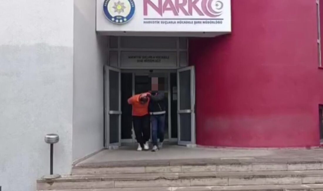 Adana’da kaçak olup uyuşturucu ticareti suçundan kesinleşmiş cezaları bulunan 28