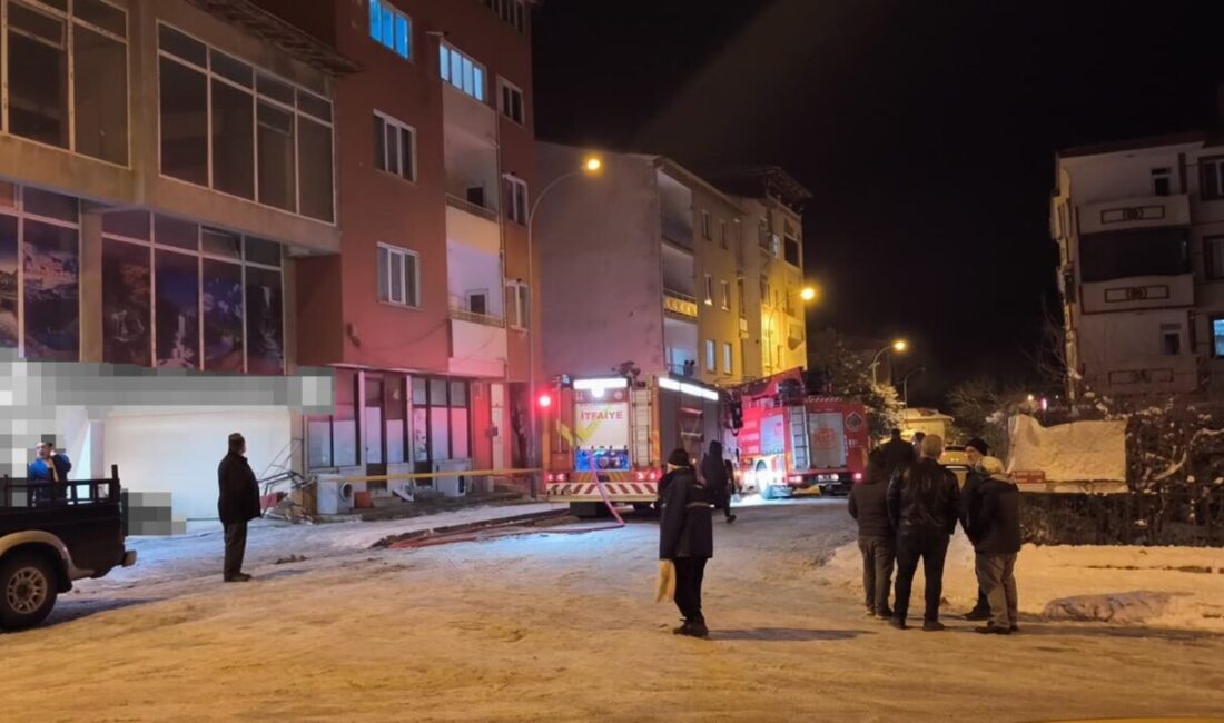 Uzundere ilçesinde, belirlenemeyen bir sebepten dolayı bir binanın çatı katında