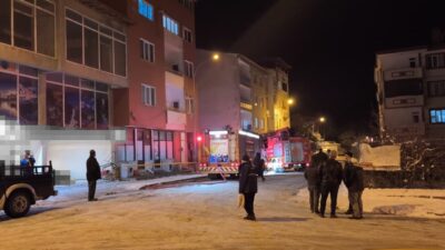 Uzundere ilçesinde, belirlenemeyen bir sebepten dolayı bir binanın çatı katında