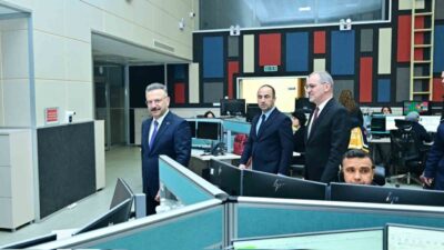 Eskişehir Valisi Hüseyin Aksoy, beraberinde Vali Yardımcısı Ersin Emiroğlu, İl