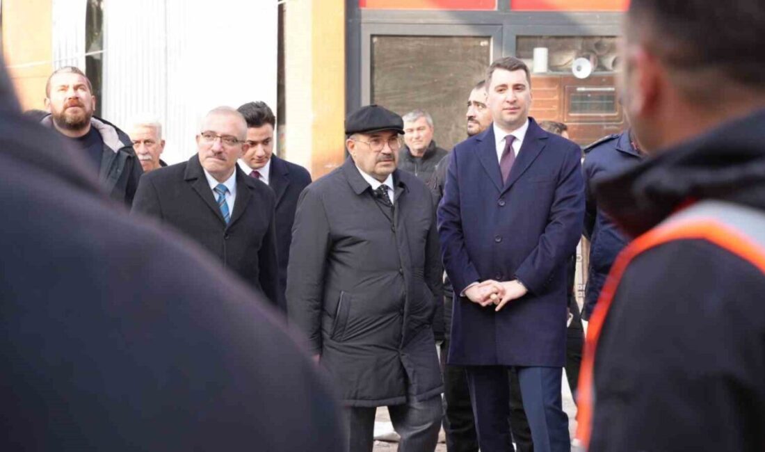 Balıkesir Valisi İsmail Ustaoğlu, Sındırgı ilçesinde yaşanan deprem sonrası yürütülen