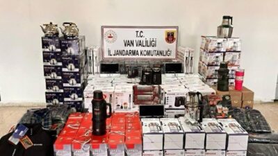 Van’ın Başkale ilçesinde 399 parça gümrük kaçağı eşyanın bulunduğu operasyonda