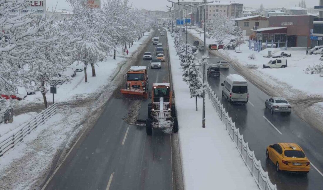 Van’da dün akşam saatlerinde meydana gelen kar yağışı, şehir genelinde