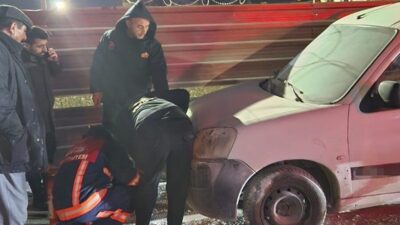Van’ın Edremit ilçesinde bir kapalı kasa kamyonetin park halindeyken motor
