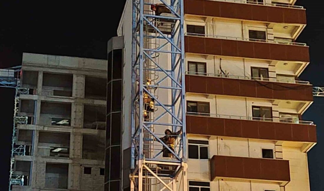 Hatay’ın İskenderun ilçesine bağlı Çay Mahallesi’nde bir kule vincine çıkarak