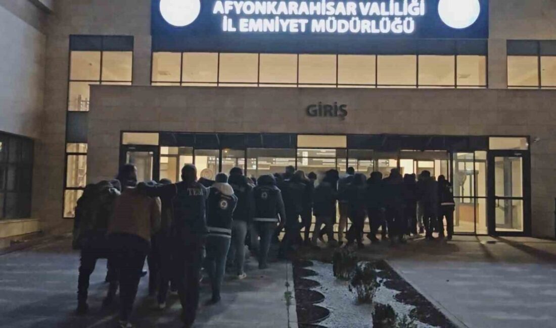 Afyonkarahisar’da yapılan operasyonda, aralarında 9 DEAŞ üyesinin de bulunduğu toplam