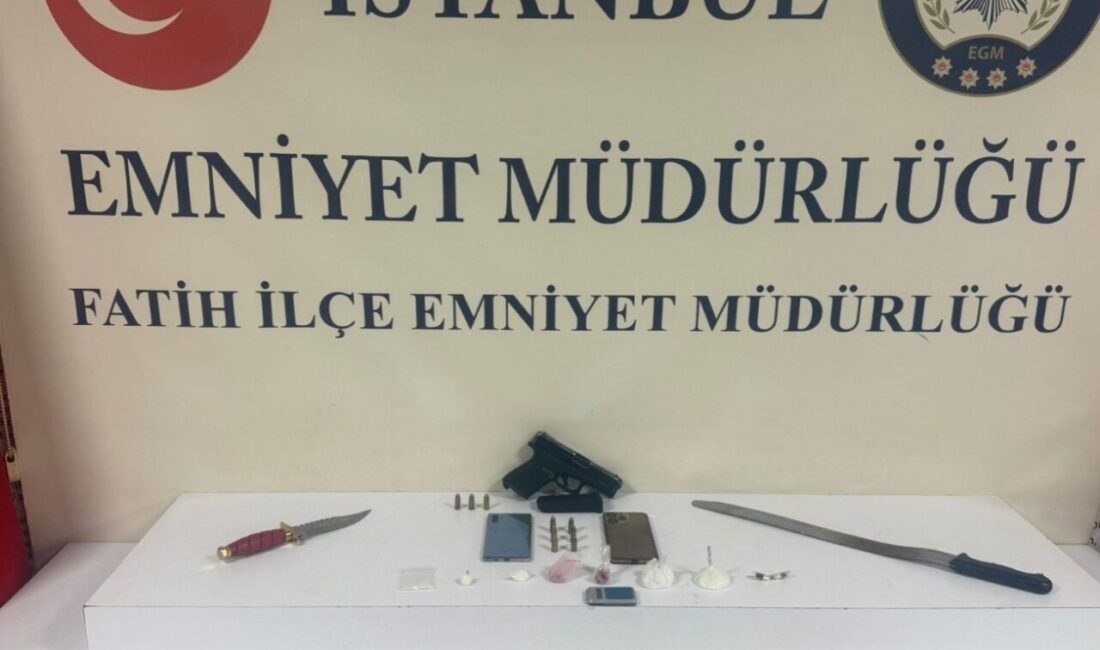Fatih ilçesinde uyuşturucu ticareti yaptığı tespit edilen şahıslara karşı gerçekleştirilen