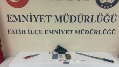 Fatih ilçesinde uyuşturucu ticareti yaptığı tespit edilen şahıslara karşı gerçekleştirilen