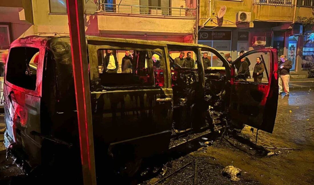 Yalova’da bir minibüsün park halindeyken yangın çıkması sonucu çevrede bulunan
