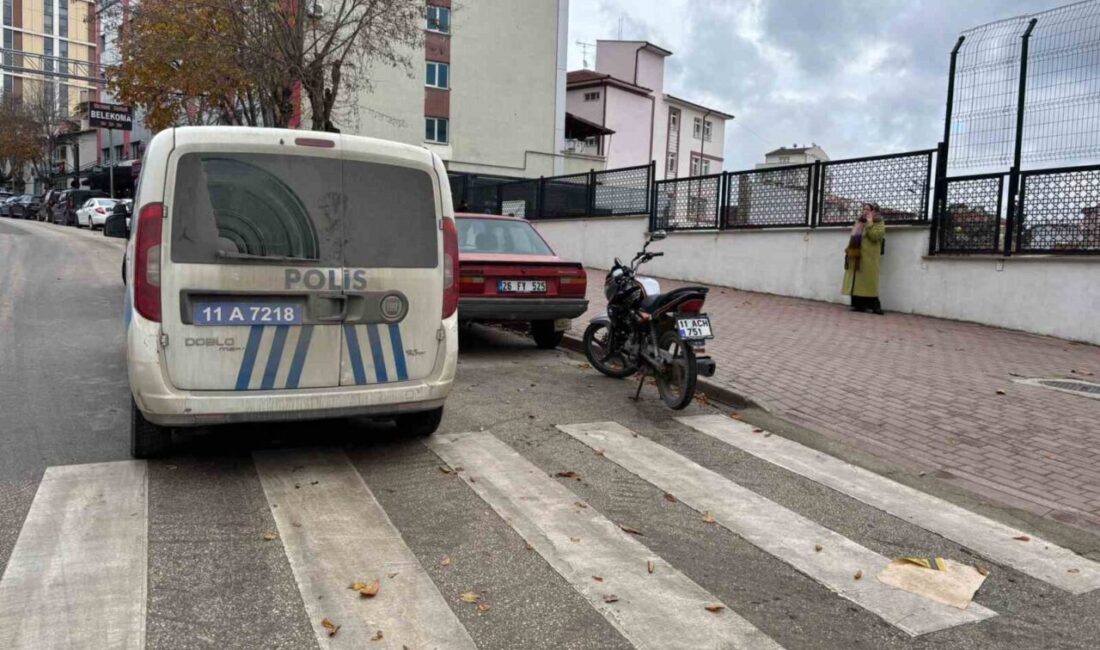 Bilecik’te bir hafif ticari araç, yaya geçidinden geçmek isteyen birisine