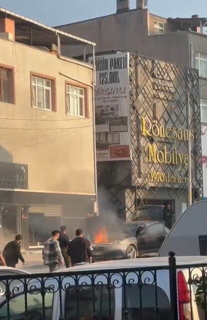 Eyüpsultan’da, yaklaşık 10 gün önce satın aldığı lüks otomobiliyle seyir