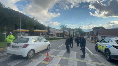 Muğla’nın Marmaris ilçesi, yeni yıl etkinliklerine hazırlanırken, ilçeye giriş ve