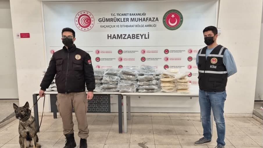 Edirne’deki sınır kapılarında yeni yıl öncesi gerçekleşen operasyonlarda tırlarda büyük
