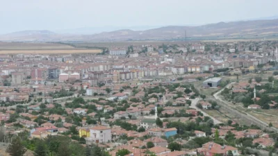 Yerköy Belediyesi, son günlerde ilçenin çeşitli noktalarına asılan hizmet ve