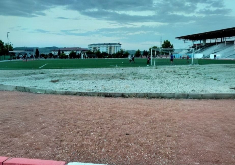 Yerköy İlçe Stadyumu’nda FİFA standartlarına uygun zemin yenileme çalışmalarının başlayacağı duyuruldu.