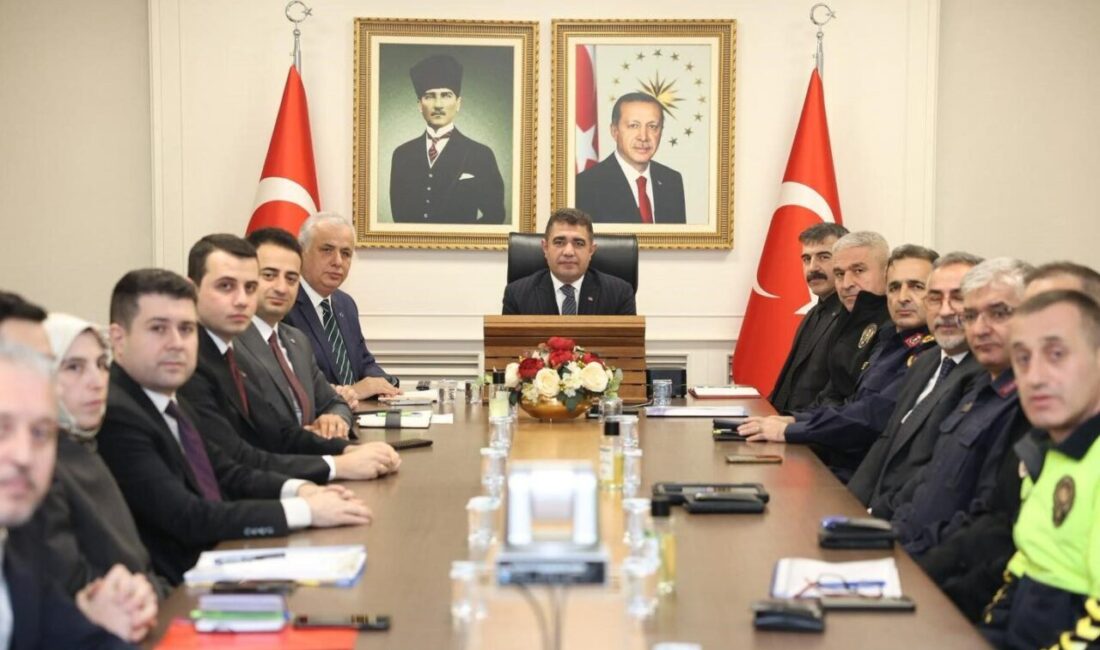 Düzce Valisi Selçuk Aslan’ın başkanlığında, yılbaşı tedbirleri koordinasyon toplantısı düzenlendi.