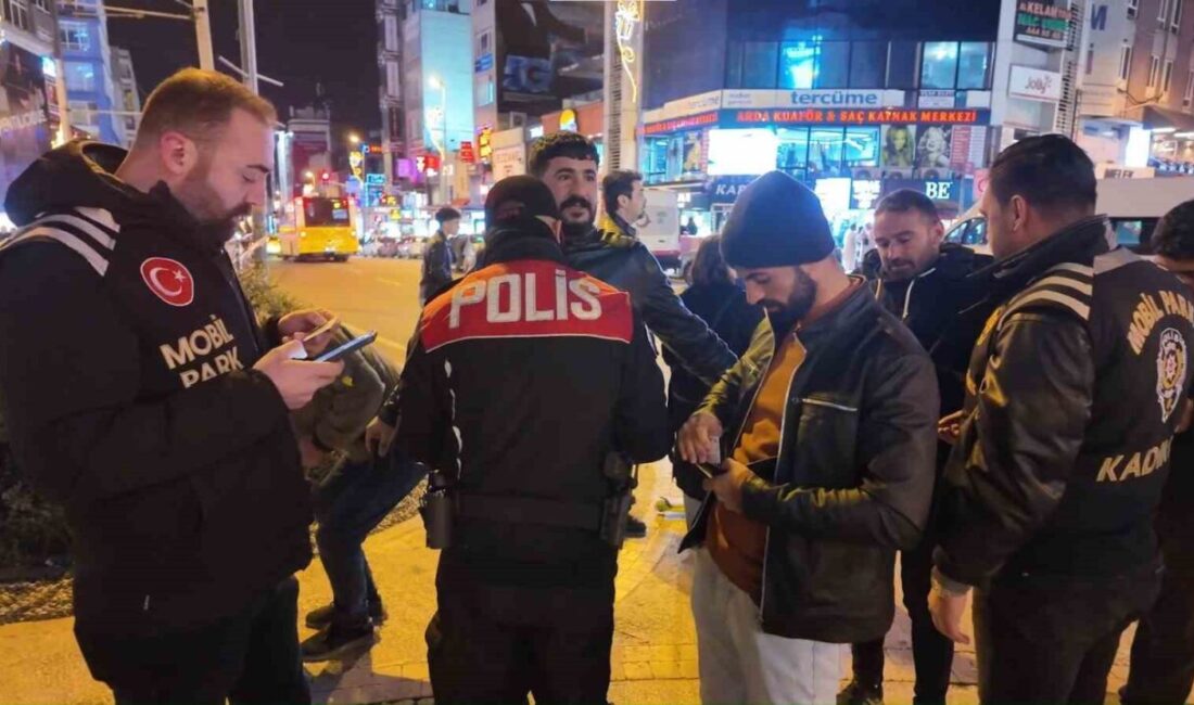 Yılbaşı gecesine az bir süre kala, Kadıköy ilçesinde güvenlik tedbirleri