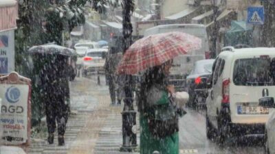 Bartın’da yılın son günü öğle saatlerinde başlayan kar yağışı sadece
