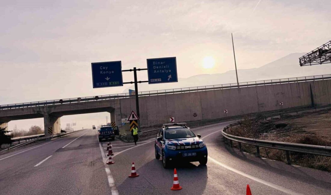 Afyonkarahisar ile Antalya ve Denizli arasındaki bağlantıyı sağlayan kara yolu,