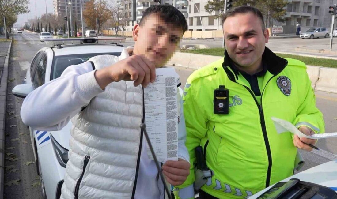 Kırıkkale’de dron destekli trafik denetiminde, uyarı levhasını gören ve aracından