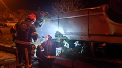 Denizli’nin Acıpayam ilçesinde bir otomobilin seyir halindeyken kontrolünü kaybetmesi sonucu