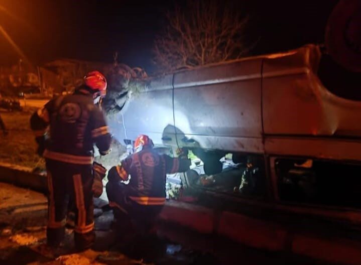 Denizli’nin Acıpayam ilçesinde bir otomobilin seyir halindeyken kontrolünü kaybetmesi sonucu