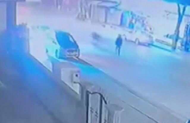 Konya’da bir çocuk, caddede karşıya geçmeye çalışırken motosikletin çarpması sonucu