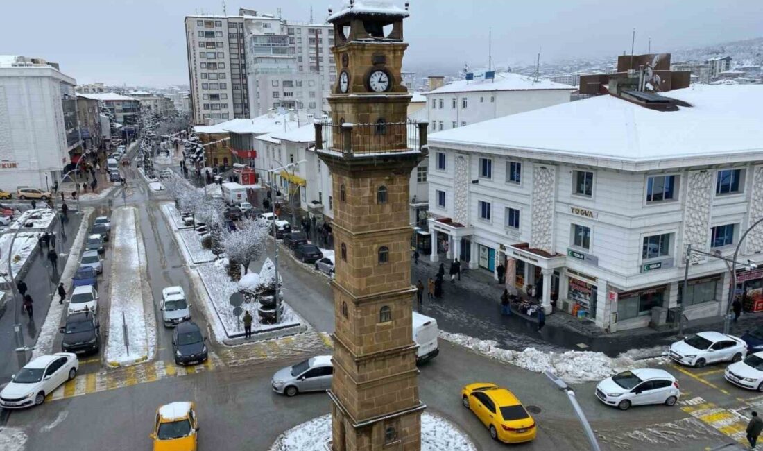 Yozgat’ta şiddetli kar yağışı, düşük hava sıcaklığı ve buzlanma nedeniyle