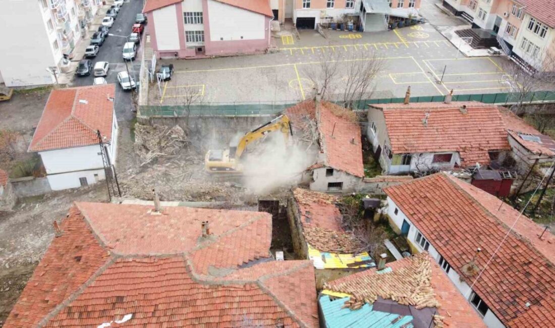Yozgat Belediyesi, şehir genelinde tehlike oluşturan ve uzun süredir kullanılmayan