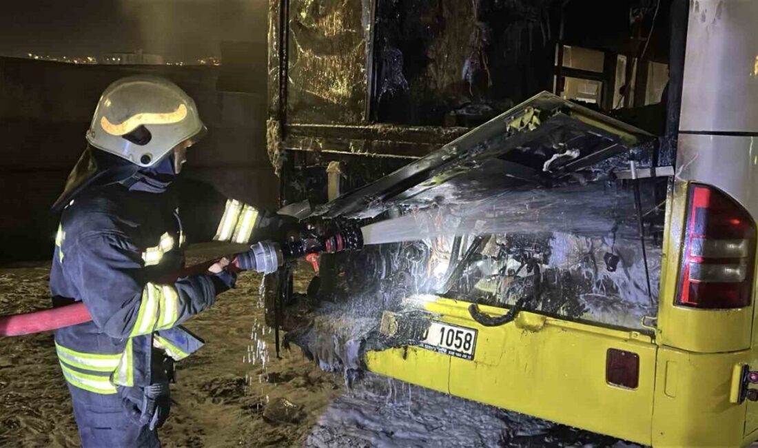 Yozgat’ta bir özel halk otobüsü, akşam saatlerinde şehir merkezindeki otobüs