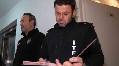 Kırıkkale’de, yüksek katlı apartmanlarda gerçekleştirilen denetimlerde, itfaiye ekipleri tarafından suyun