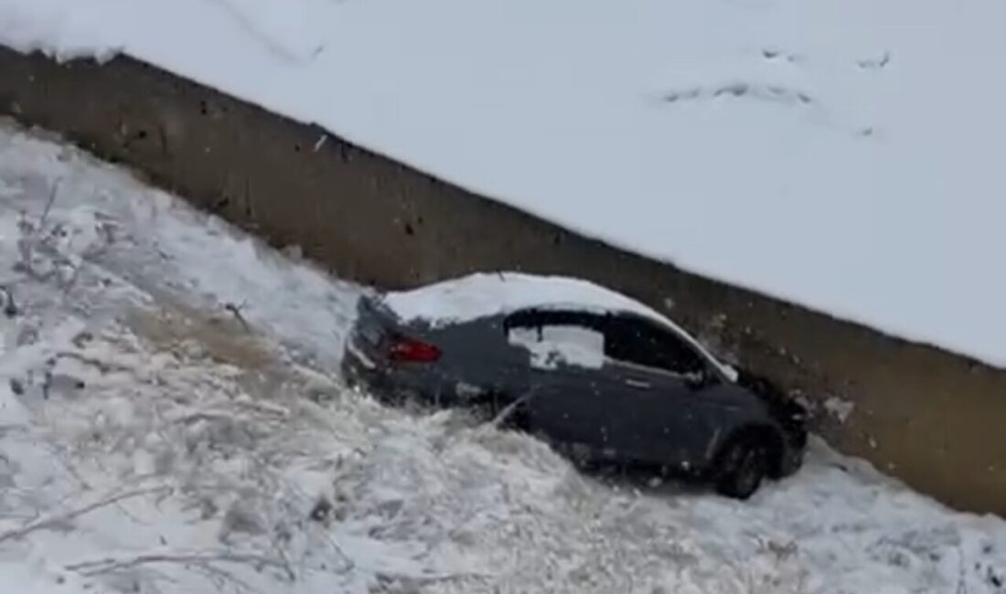Hakkari’nin Yüksekova ilçesinde şiddetli kar yağışı ve buzlanma sonucu meydana