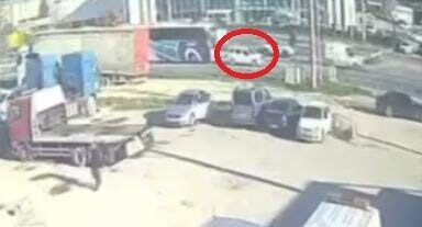 Bursa’nın merkezinde, Osmangazi ilçesinde meydana gelen trafik kazasında bir otomobilin