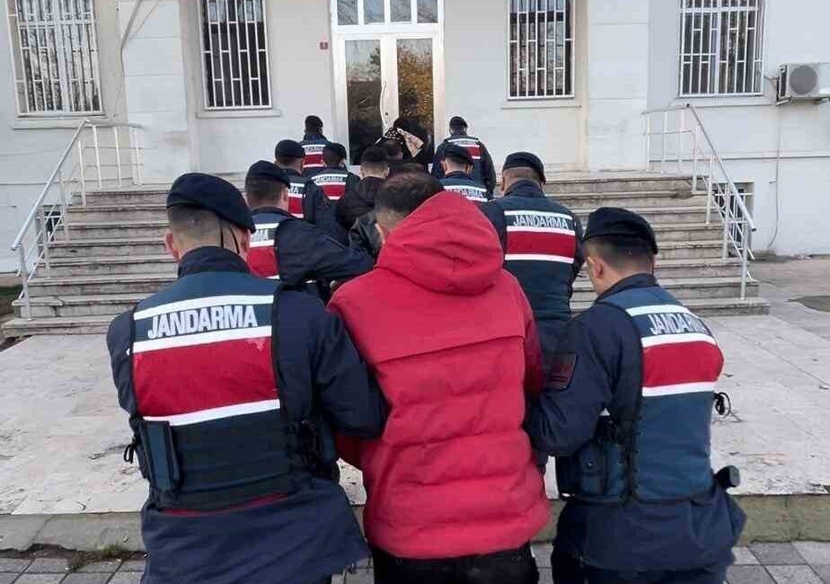 Edirne’nin Uzunköprü ilçesinde, yasa dışı yollarla yurt dışına gitmeye çalışan