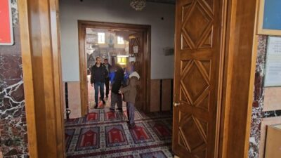 Elazığ’da zabıta ekipleri tarafından gerçekleştirilen dilenci operasyonunda, kadın dilenciler, cuma