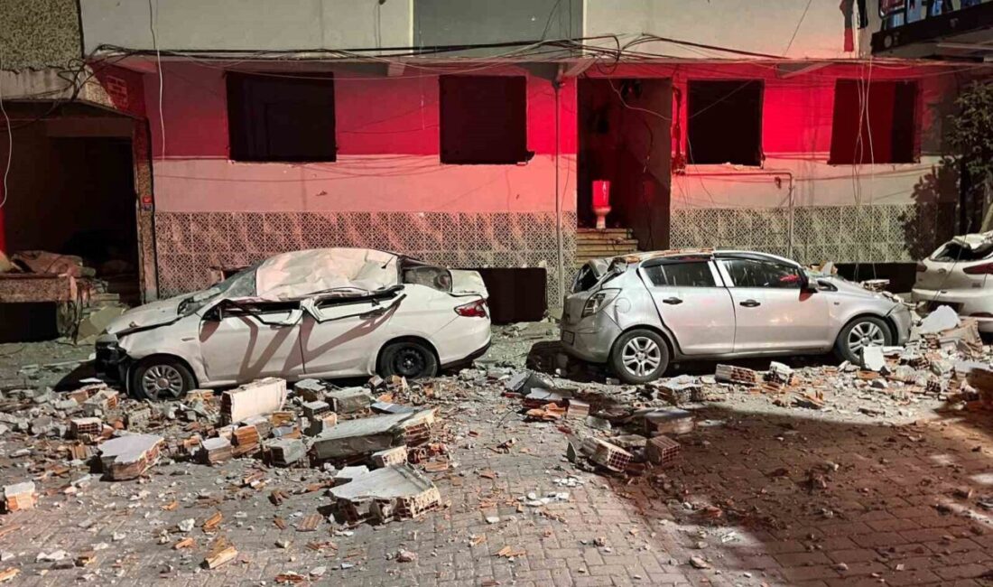İstanbul Zeytinburnu’nda kentsel dönüşüm sürecinde olan bir binanın çatısından düşen