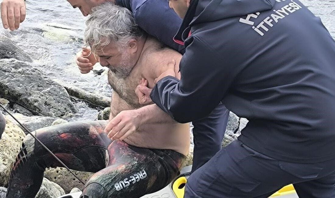 Samandağ ilçesinde bir vatandaş, zıpkınla balık avlarken bacağına zıpkın saplanması