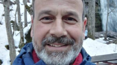 Balıkesir’in Erdek ilçesinde emekli askeri savcı Yalçın Karakaya (62), zıpkınla