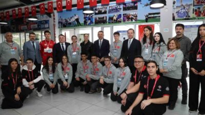 Zonguldak’ta öğrencilere yerli ve milli teknoloji ürünlerinin maketleri tanıtıldı. İl