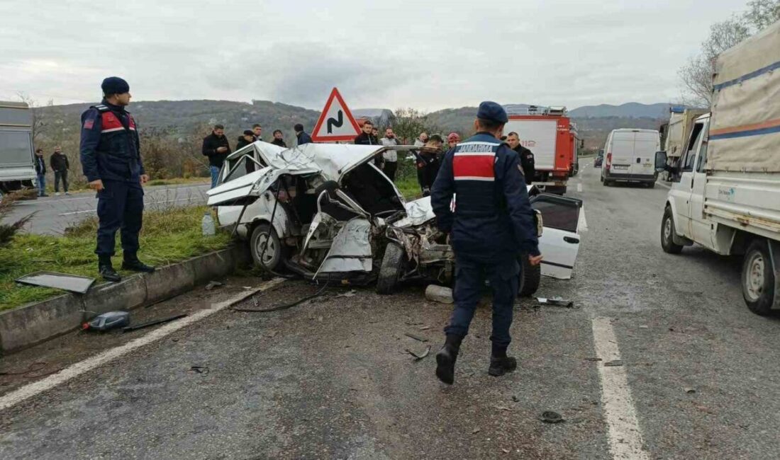 Zonguldak’ta meydana gelen bir trafik kazasında, bir otomobilin çakıl taşı