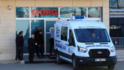 Antalya’da bir kadını silahla vurduktan sonra hastaneye götüren ve kadının