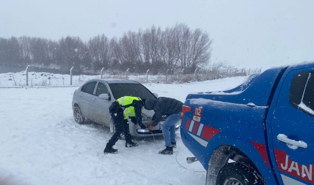 Yozgat genelinde etkili olan şiddetli kar yağışı ve tipi hayatı