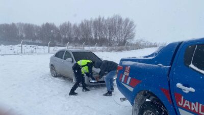 Yozgat genelinde etkili olan şiddetli kar yağışı ve tipi hayatı