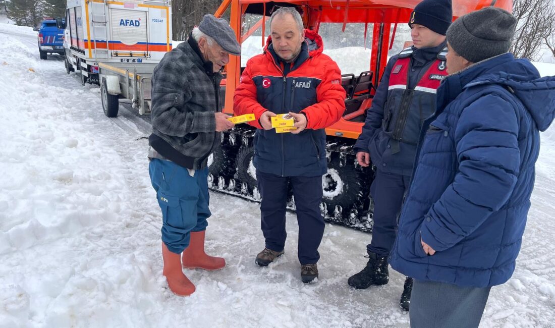 Yozgat’ın Çayıralan ilçesine bağlı İnönü Köyü yolunda yoğun kar yağışı