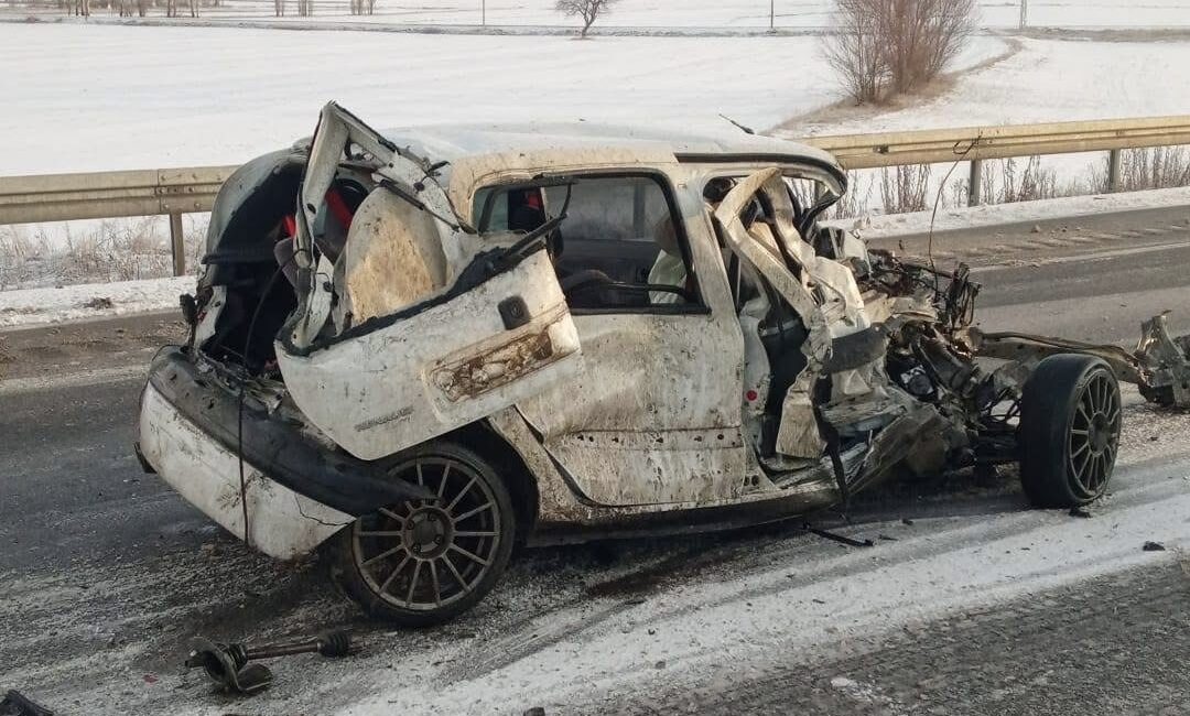 Yozgat’ın Sorgun ilçesinde 3 aracın karıştığı zincirleme kazada 3 kişi