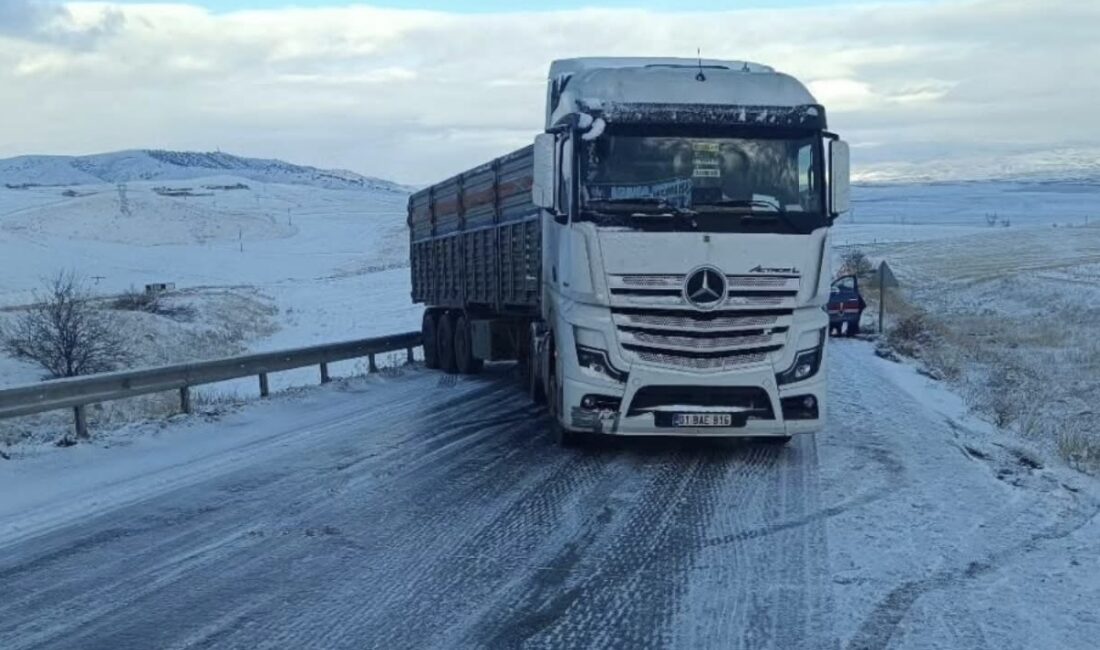 Yerköy–Kırşehir yolu üzerinde etkili olan kar yağışı ve buzlanma nedeniyle