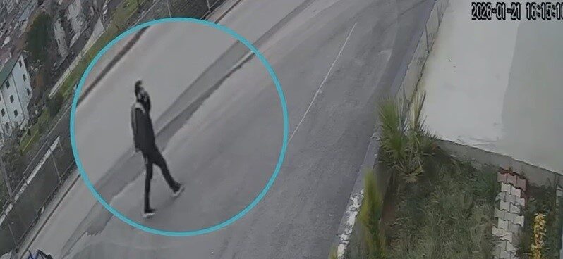 Sakarya’nın Adapazarı ilçesinde gerçekleşen bir olayda, bir dolandırıcı, bir vatandaşı