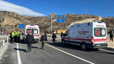 Adıyaman’da, iki aracın çarpışması sonucu meydana gelen kazada 4 kişi